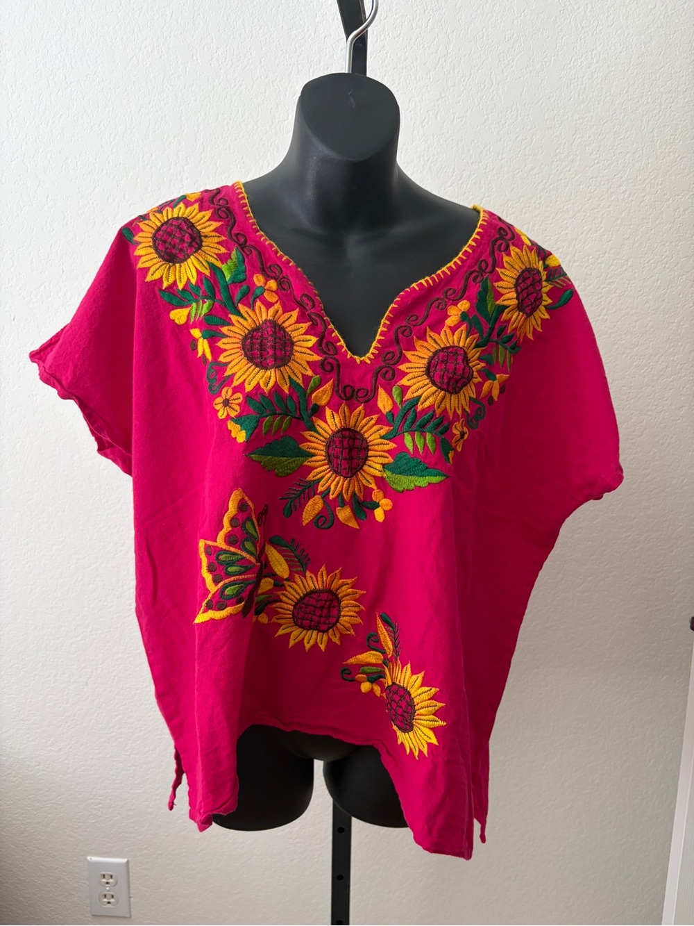 100% Cotton Pink Embroidered Sunflower Top, size XL